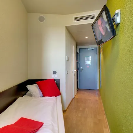 Meininger Hotel Berlin Hauptbahnhof-2