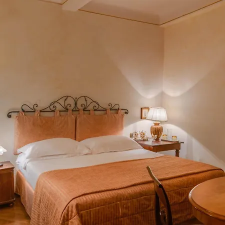 Boutique Hotel In Piazza Della Signoria-3