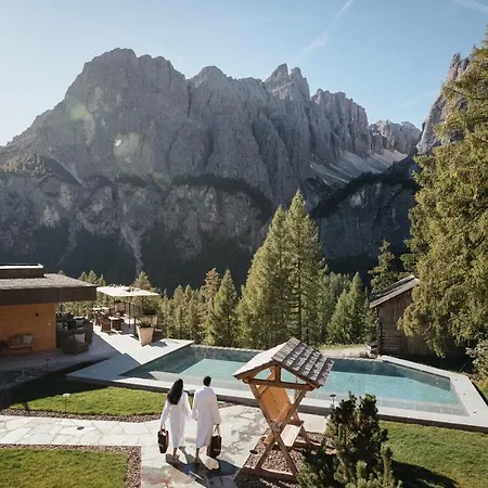 Kolfuschgerhof Mountain Resort-3