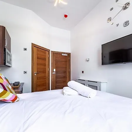 205 Earls Court Rooms-3