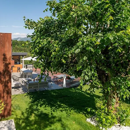 LA Villa Du Lac-3