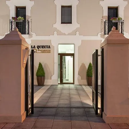 Apartamentos La Quinta-3