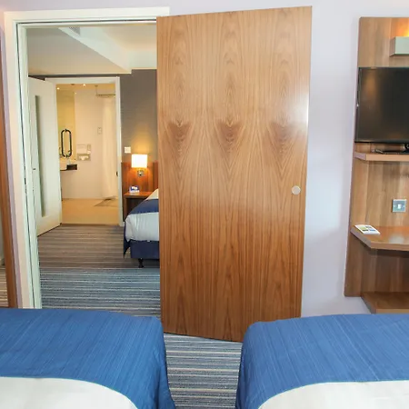 Holiday Inn Express London Heathrow T5 By Ihg-3