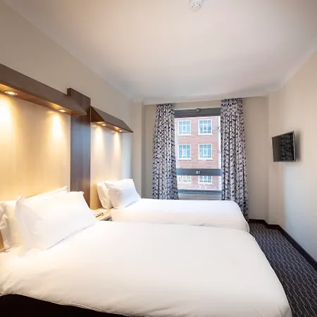 City Sleeper At Royal National Hotel-2