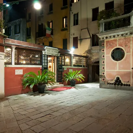 Hotel La Fenice et Des Artistes-3