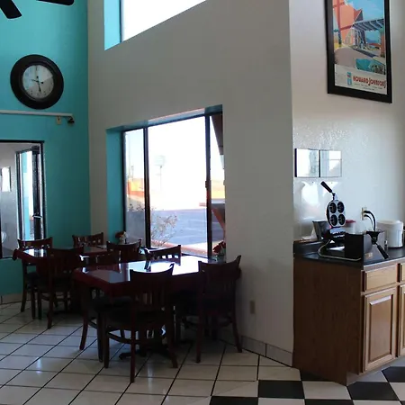 Howard Johnson By Wyndham Holbrook-3