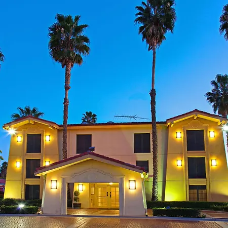La Quinta Inn & Suites By Wyndham San Bernardino-3