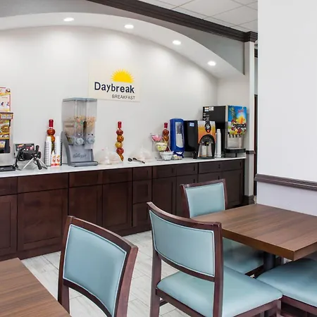 Days Inn & Suites By Wyndham Orlando Airport-2