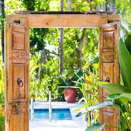 Parrot Key Hotel & Villas-2