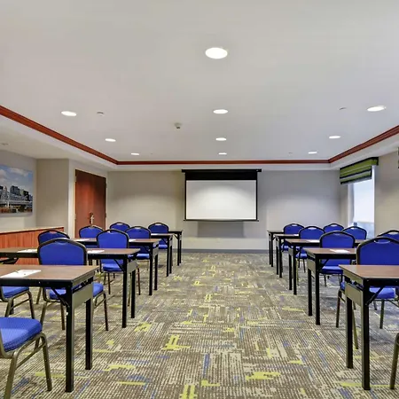 Hampton Inn & Suites Newark-Harrison-Riverwalk-2