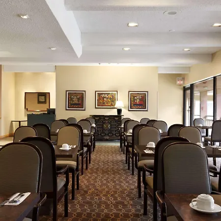 Travelodge By Wyndham Ottawa West-3