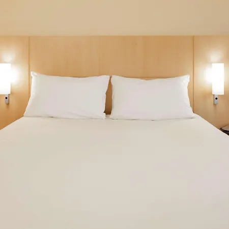 Ibis Cardiff Centre-3