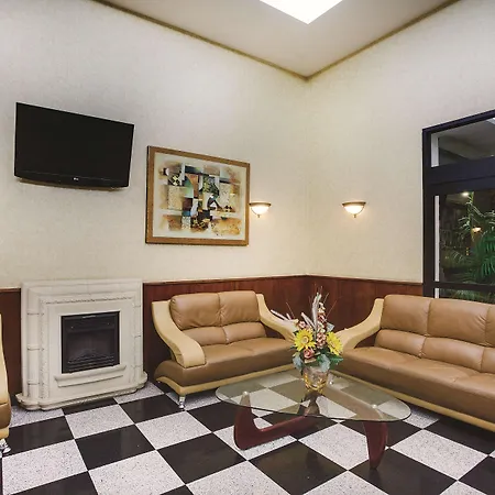 La Quinta Inn By Wyndham Queens-3