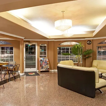 Super 8 By Wyndham Los Angeles Downtown-2