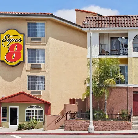 Super 8 By Wyndham Los Angeles Downtown-3