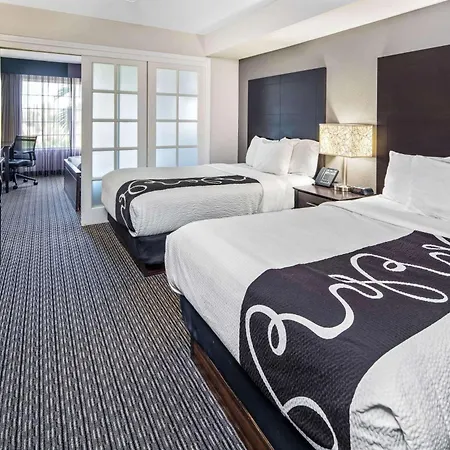 La Quinta By Wyndham Anaheim-2