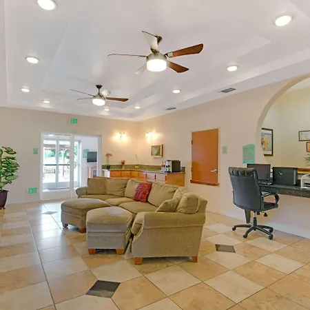Super 8 By Wyndham Austin/Airport North-2
