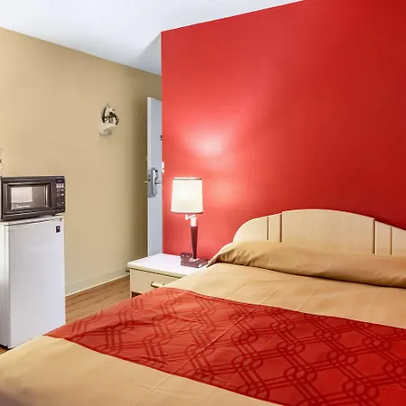 Econo Lodge East Staunton-3