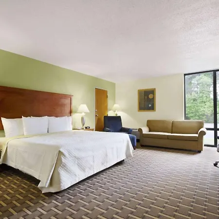 Days Inn By Wyndham Fayetteville-South/I-95 Exit 49-3
