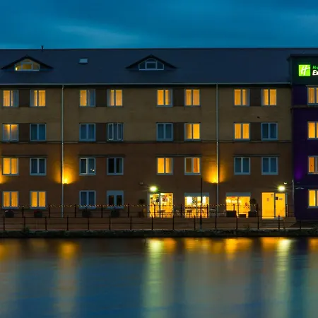 Holiday Inn Express Cardiff Bay By Ihg-3