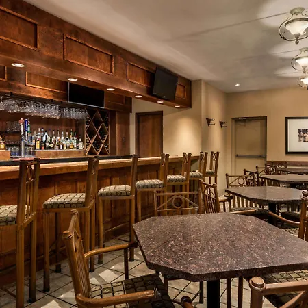 Travelodge By Wyndham Kingston Lasalle-3