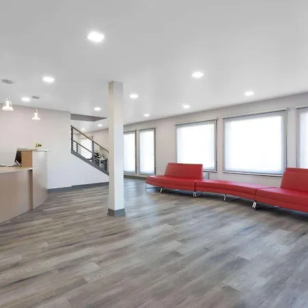 Travelodge By Wyndham Elkhart-3