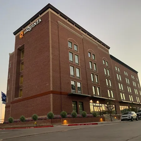 La Quinta Inn & Suites By Wyndham Dallas - Frisco Stadium-2