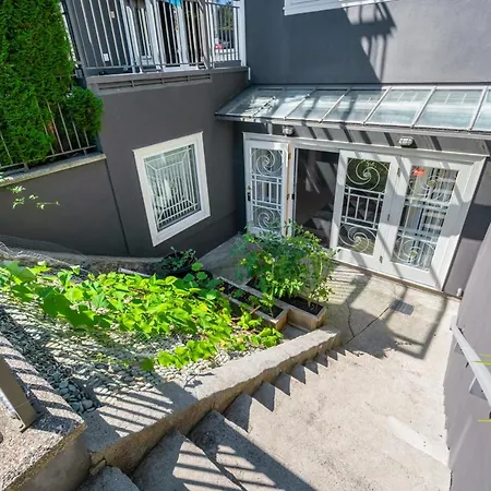Cozy 3-Bedroom Home In Vancouver-2