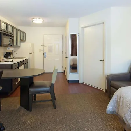 Candlewood Suites By The Galleria-3