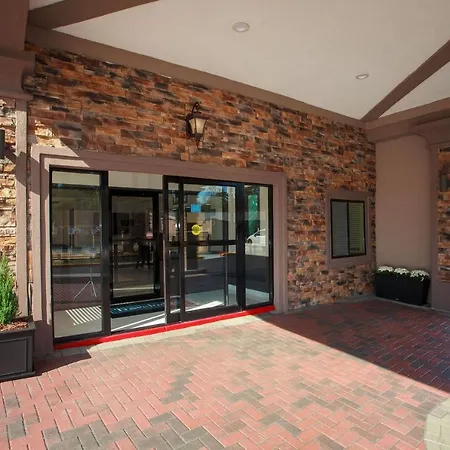 Travelodge By Wyndham Macon West-3