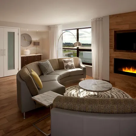 Hilton Toronto Airport Hotel & Suites-2