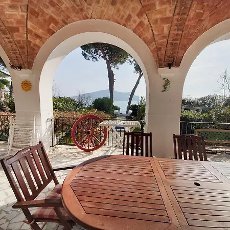 Un letto a Gaeta - Villa a Fontania-2