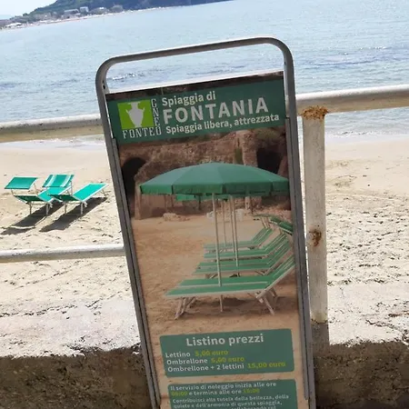 Un letto a Gaeta - Villa a Fontania-3