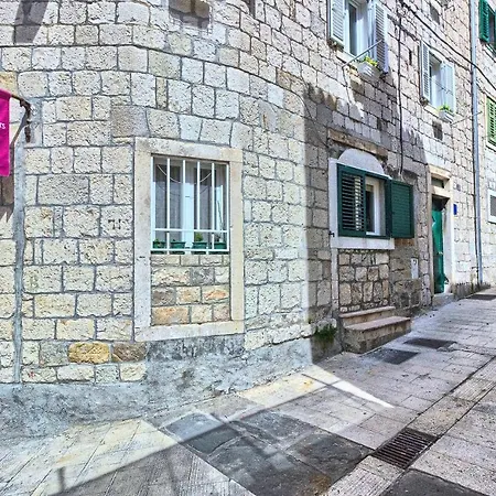 Under Constructiion-2