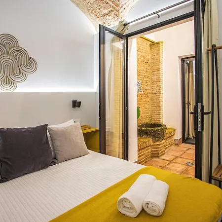 Apartamentos Cáceres Central Suites Torres de Cáceres-3