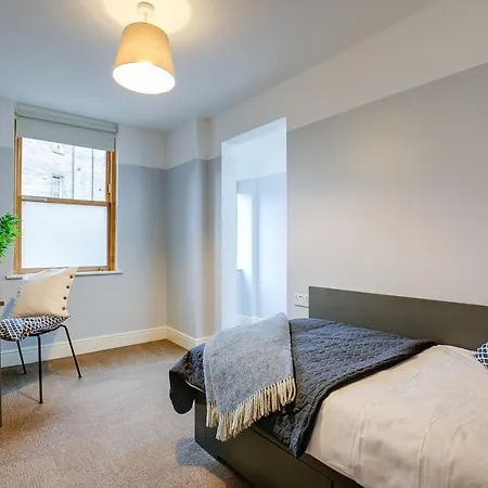 Griffith Rooms-3