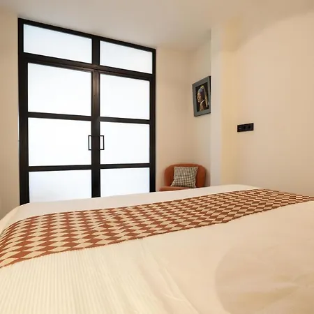 Modern Two Bedroom Apartment Close To The Beach-2
