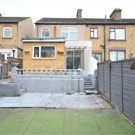 4 Bedroom House In East London-3