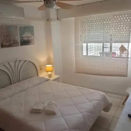 Apartamento Aquarium Park, 1ª linea de playa, piscina privada, aire acondicionado y wifi de alta velocidad-2