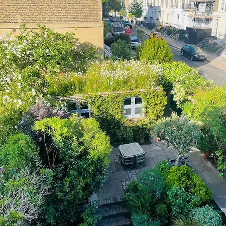 Camden Town Garden Cabin-3