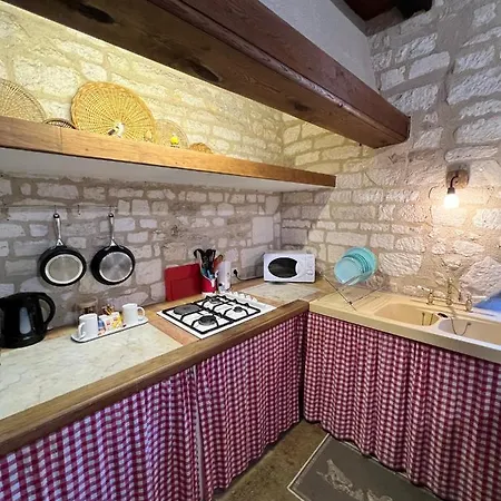 La Maison d'Alienor | Gîtes-3