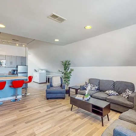 3Br Victorian Getaway With Loft, Near The Bay-3