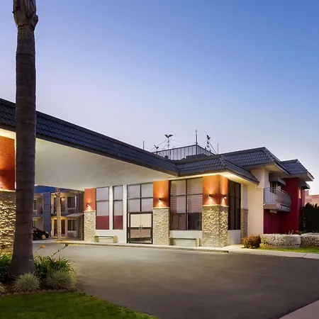 Days Inn & Suites By Wyndham Anaheim At Disneyland Park-2