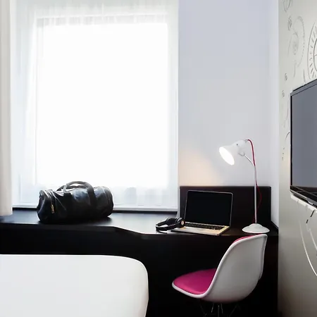 VISIONAPARTMENTS Place de Cornavin - self check-in-3