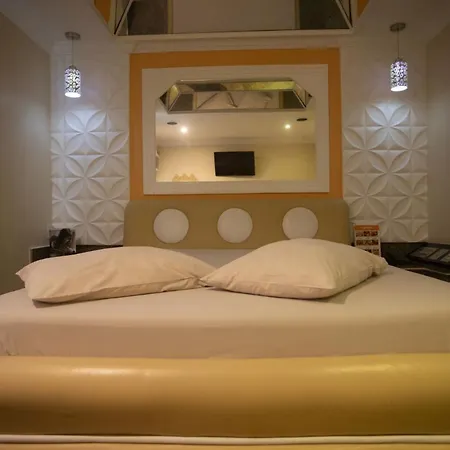 Hotel Show Adult Only-3
