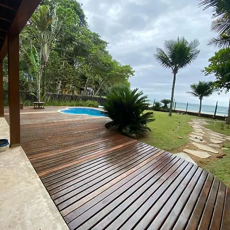 Pé na areia Praia das Toninhas-2