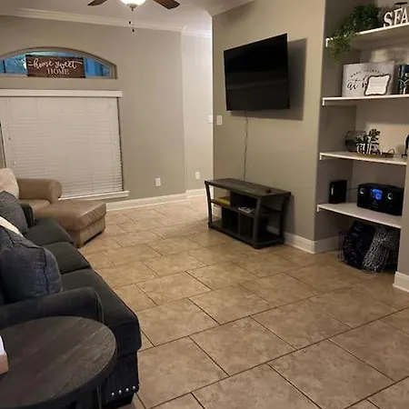 The Sfa House! Your Cozy Retreat In The Heart Of Nacogdoches,Tx!-3