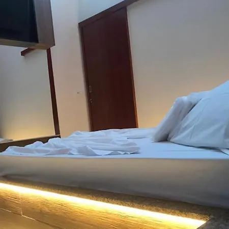 Motel Queen-3