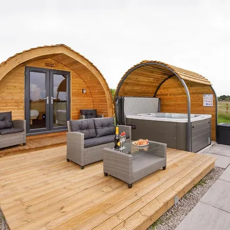 Little Meadow Pods With Hot Tub-2