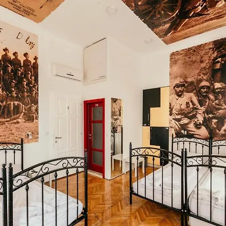 Hostel Franz Ferdinand-2